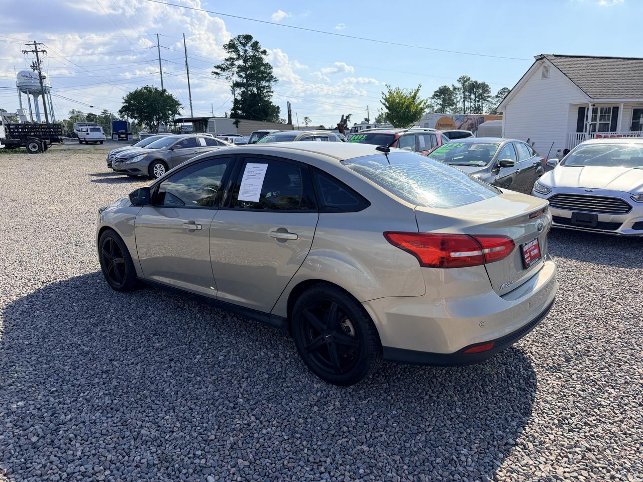 Ford Focus SE Sedan 2016