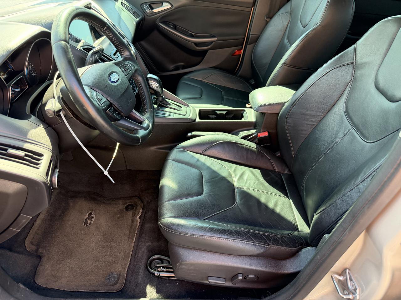 Ford Focus SE Sedan 2016