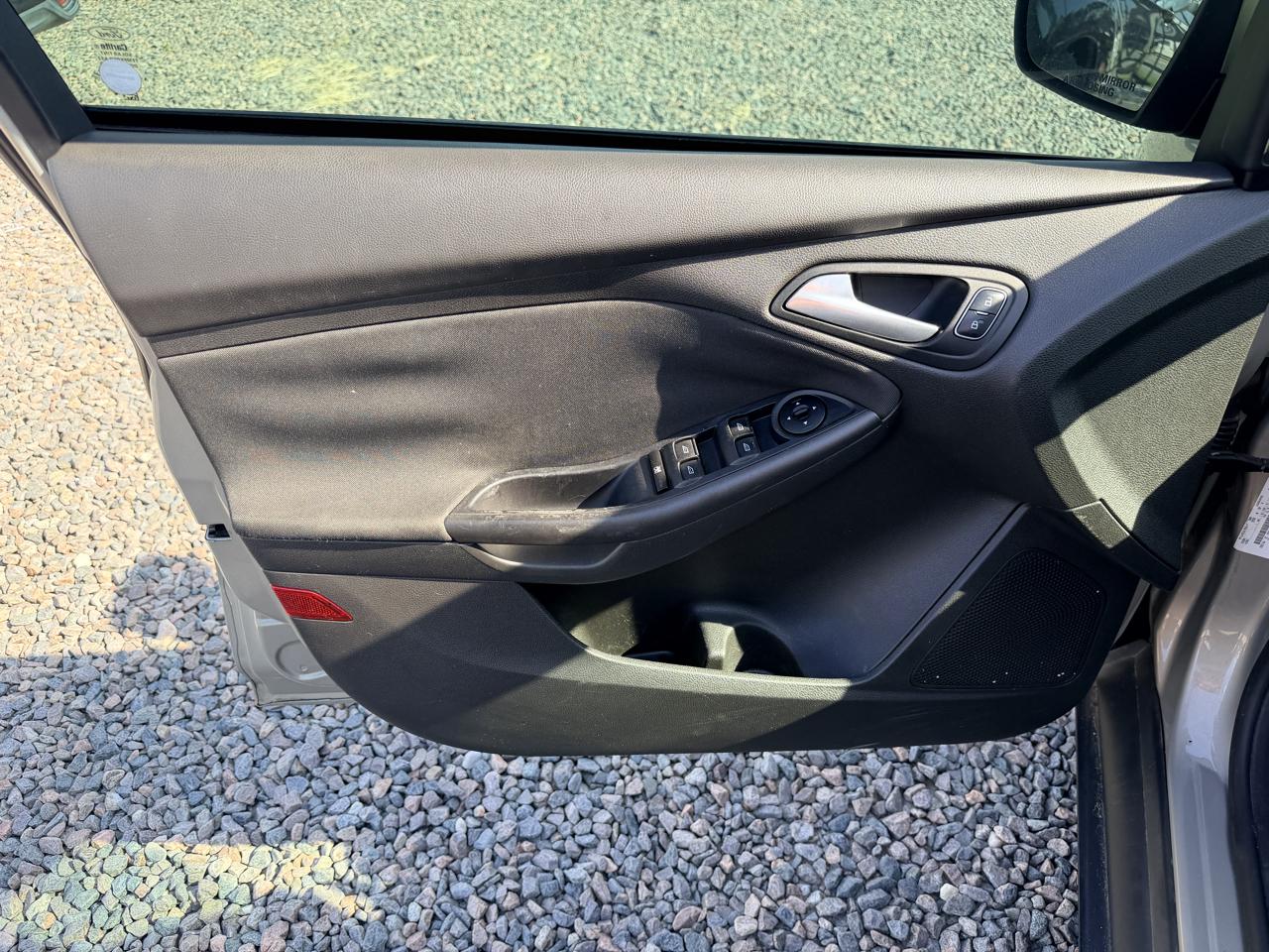 Ford Focus SE Sedan 2016