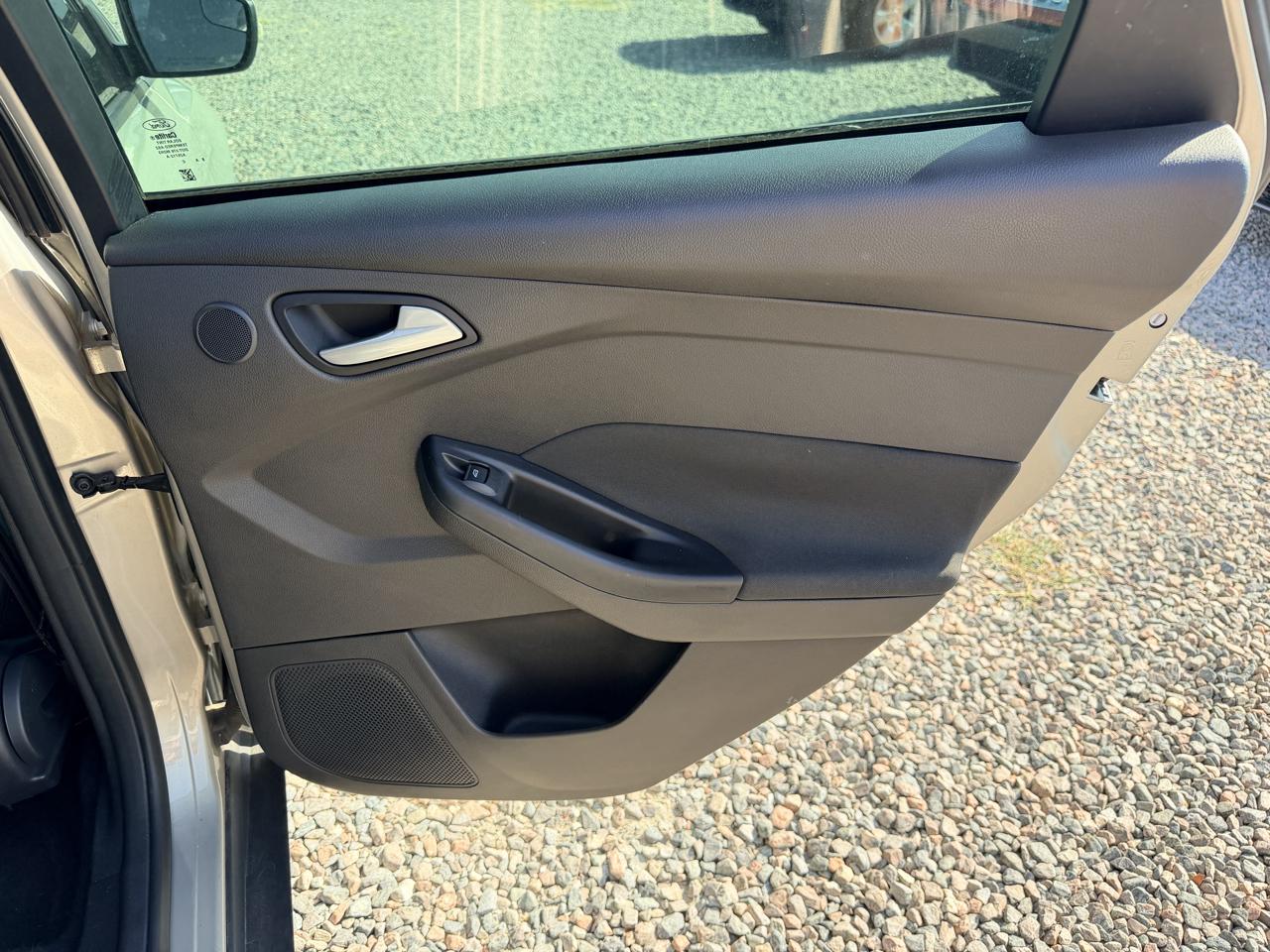 Ford Focus SE Sedan 2016