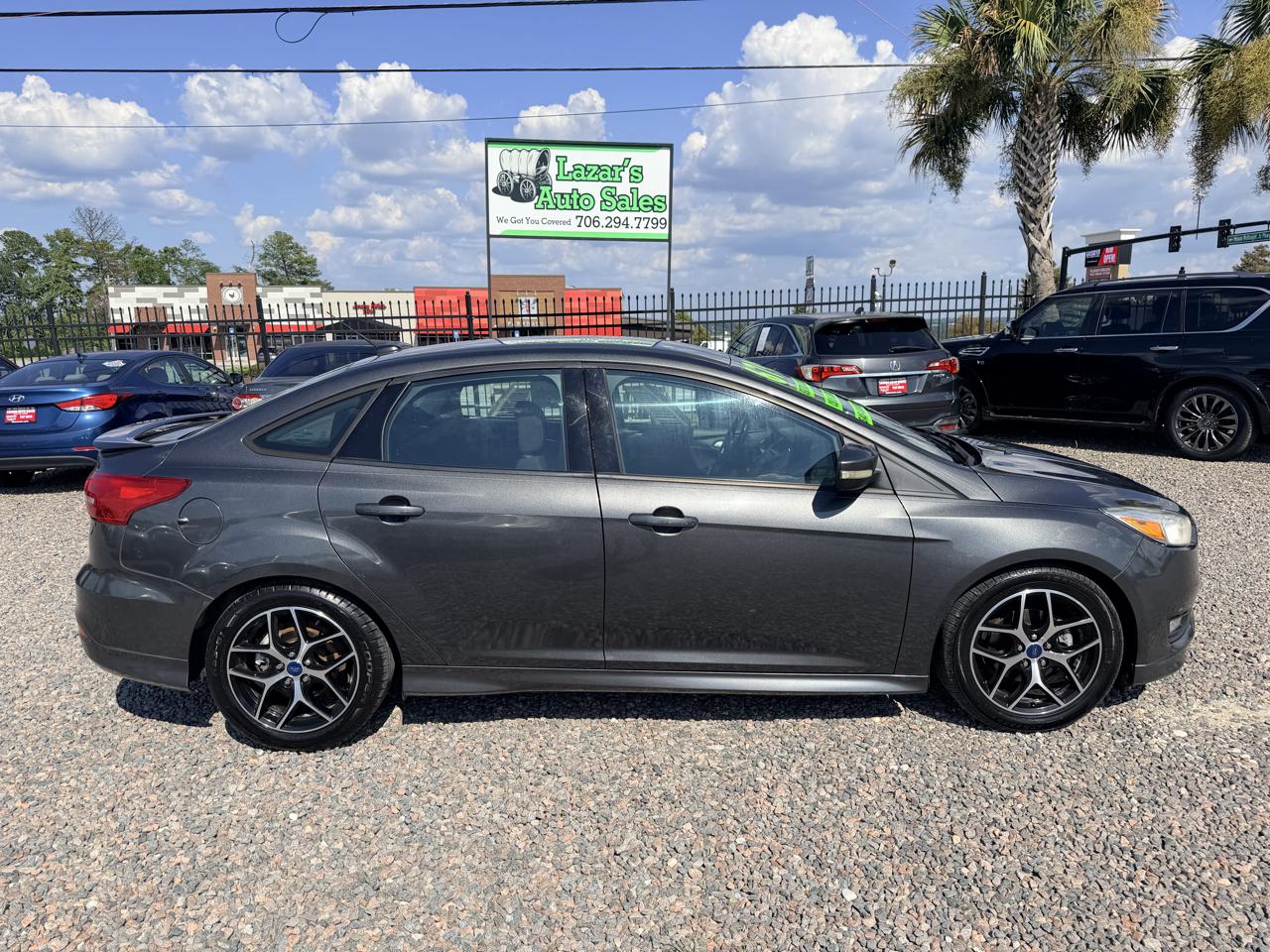 Ford Focus SE Sedan 2016
