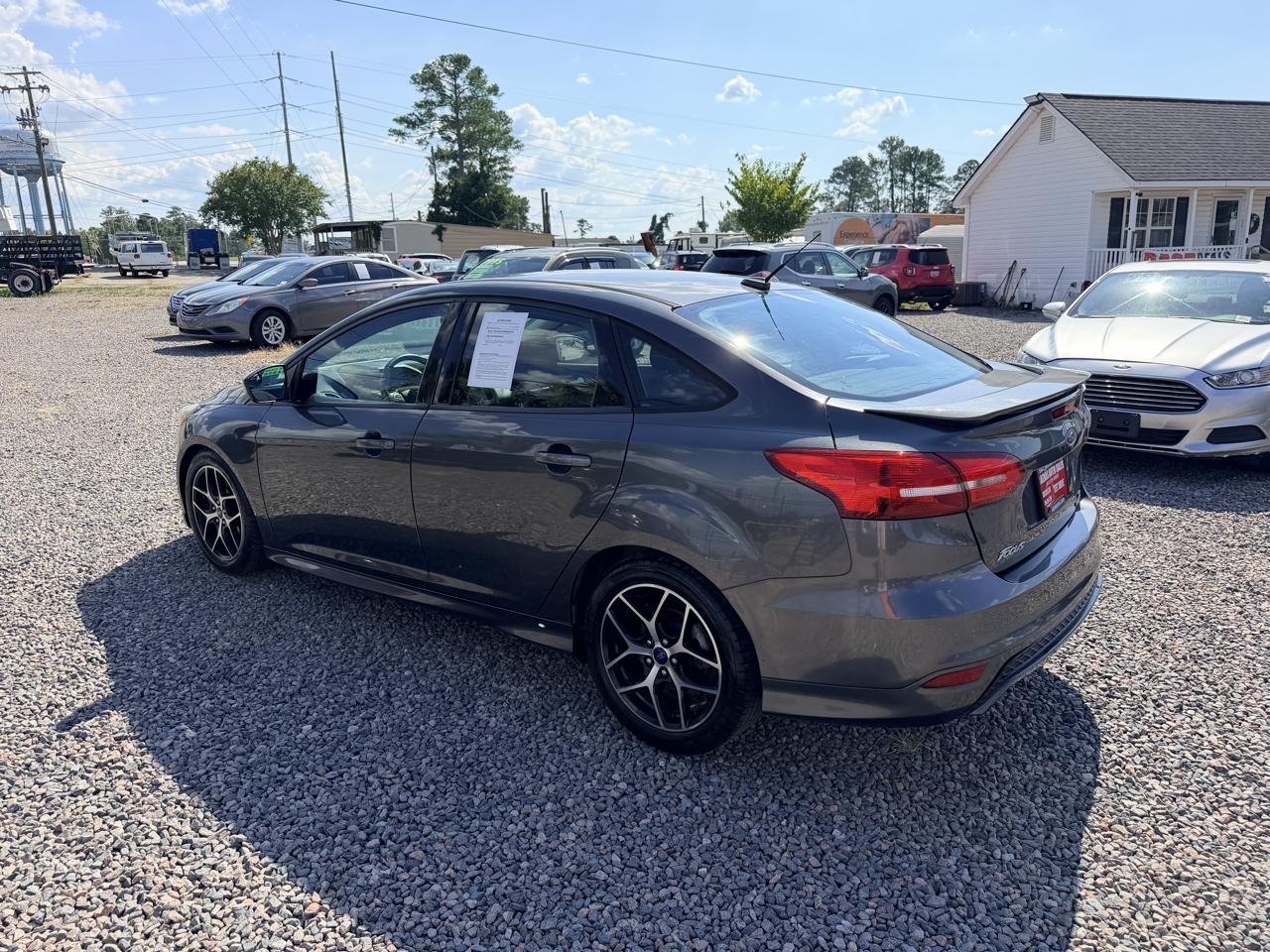 Ford Focus SE Sedan 2016
