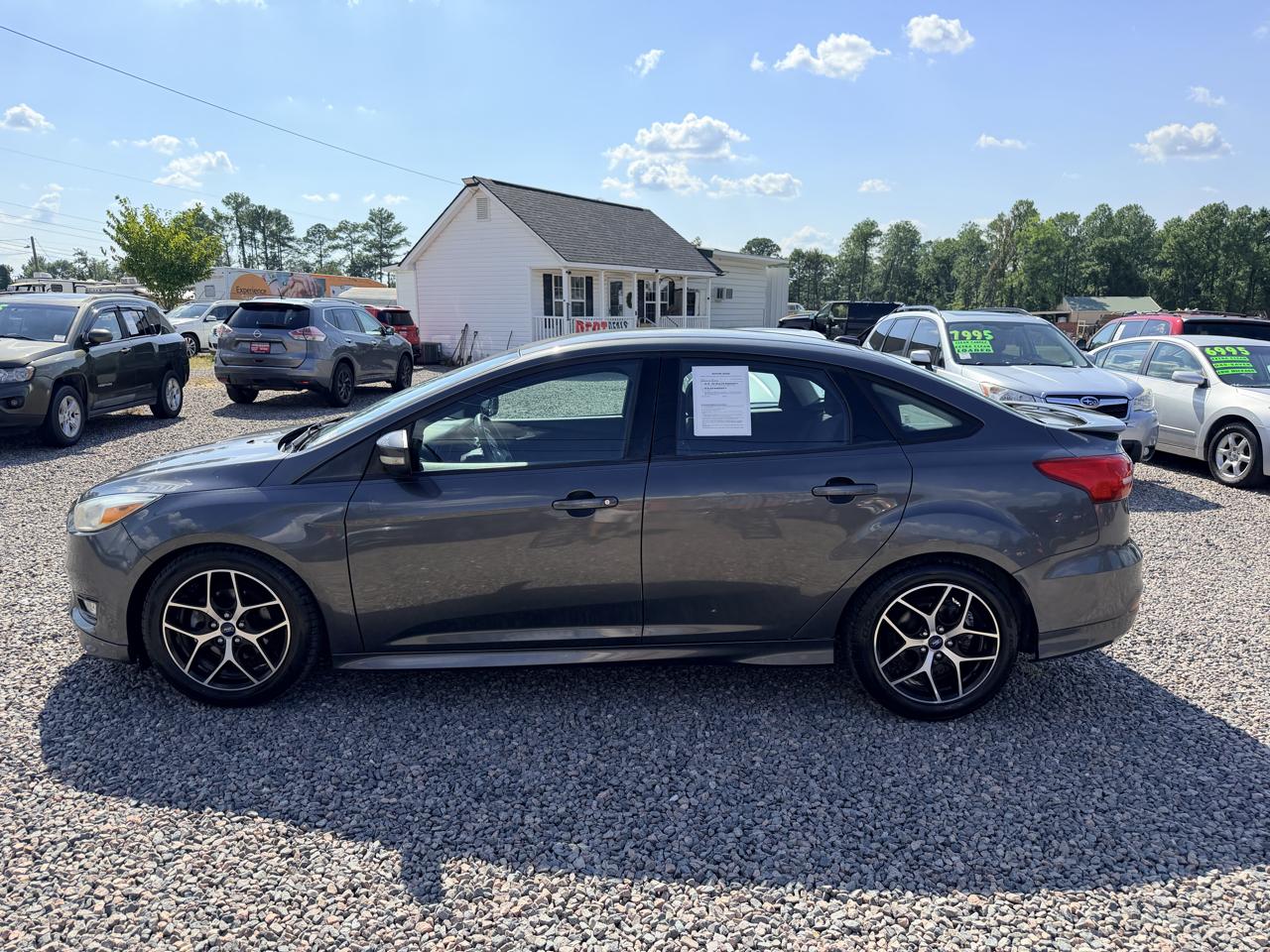 Ford Focus SE Sedan 2016