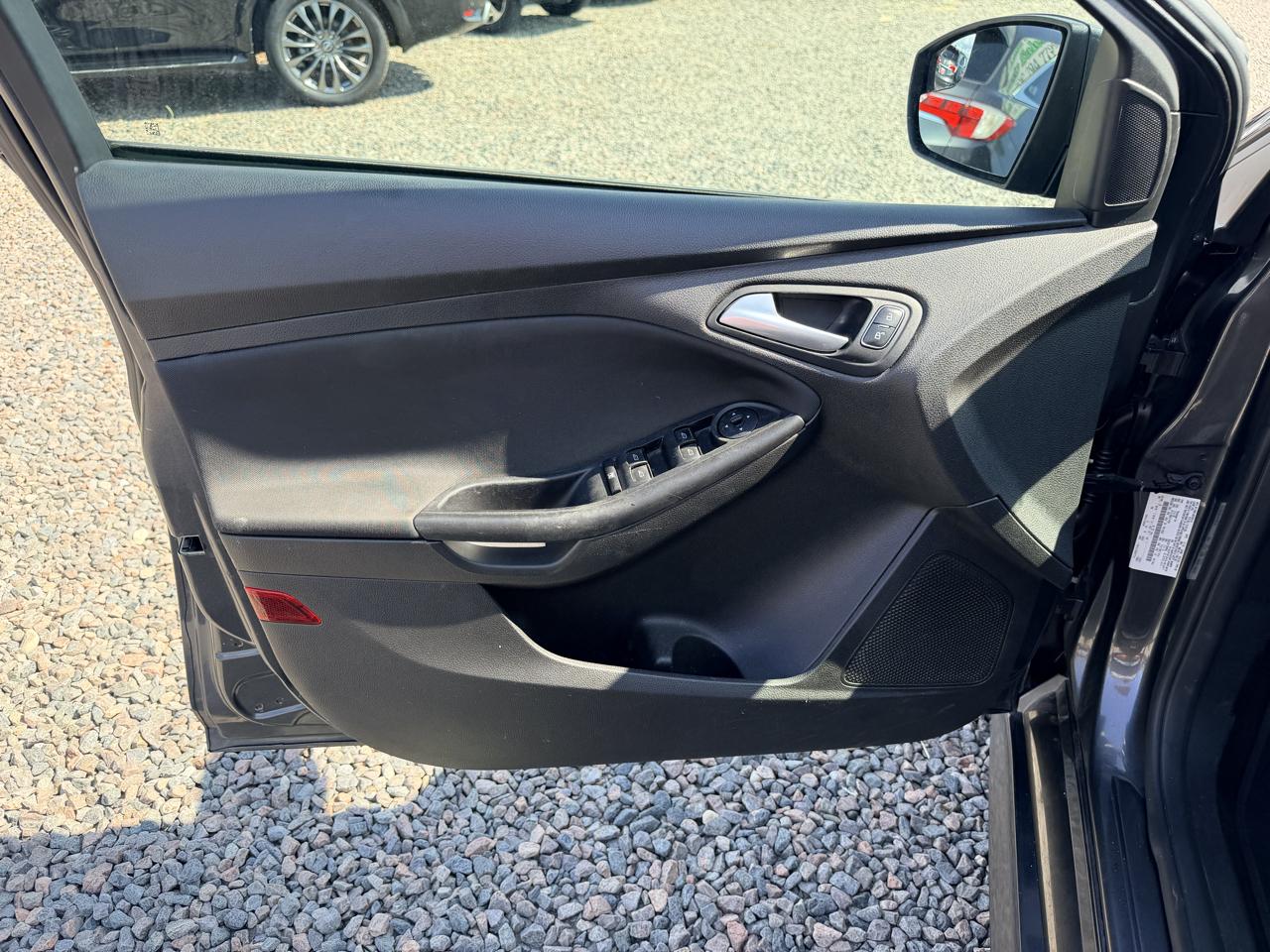 Ford Focus SE Sedan 2016