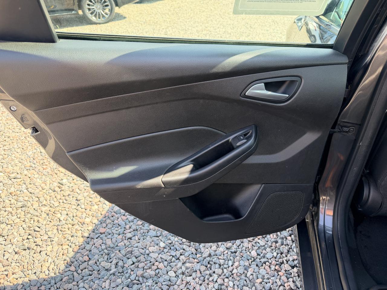 Ford Focus SE Sedan 2016