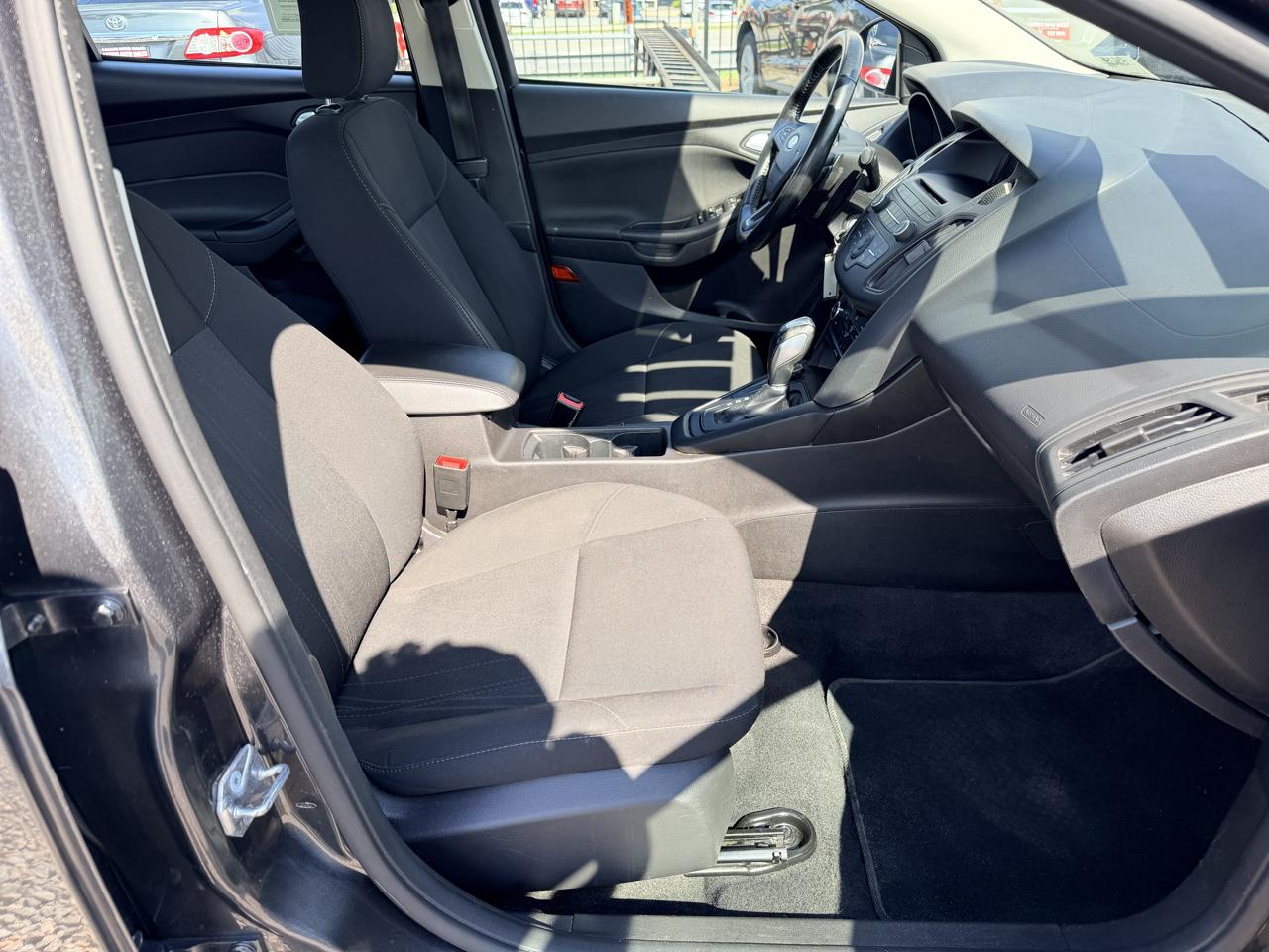 Ford Focus SE Sedan 2016