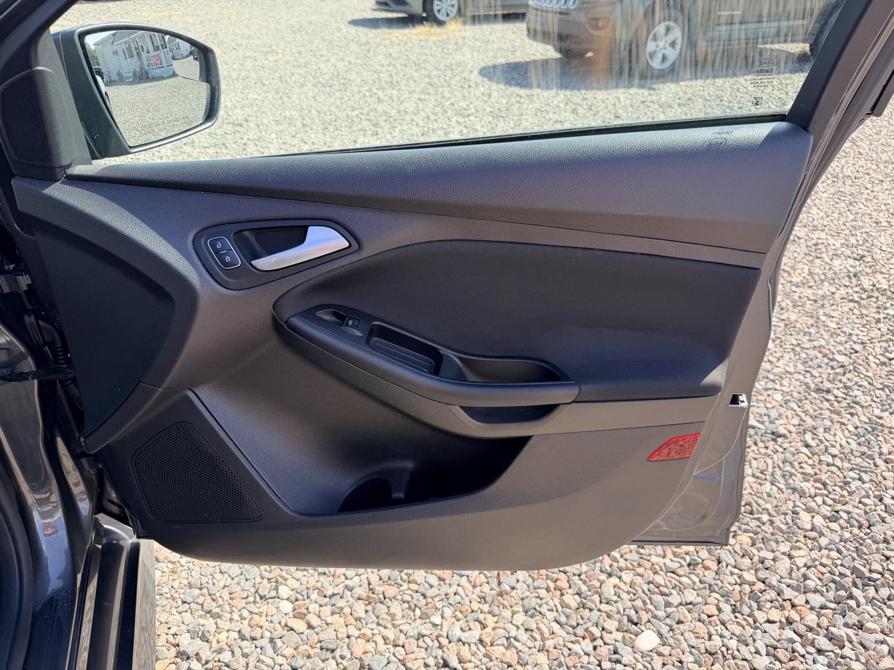 Ford Focus SE Sedan 2016