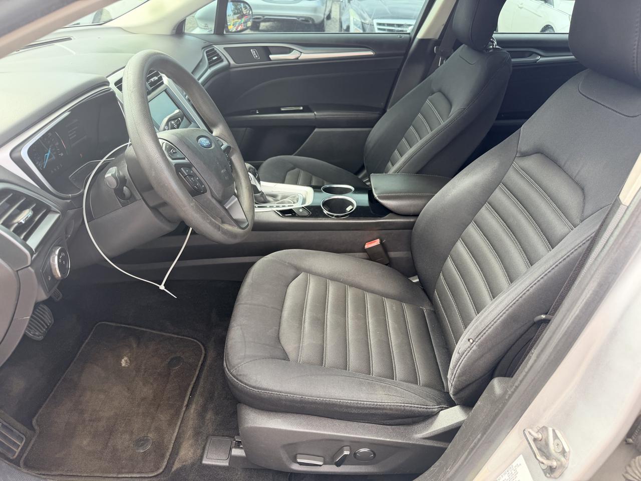 Ford Fusion SE 2013