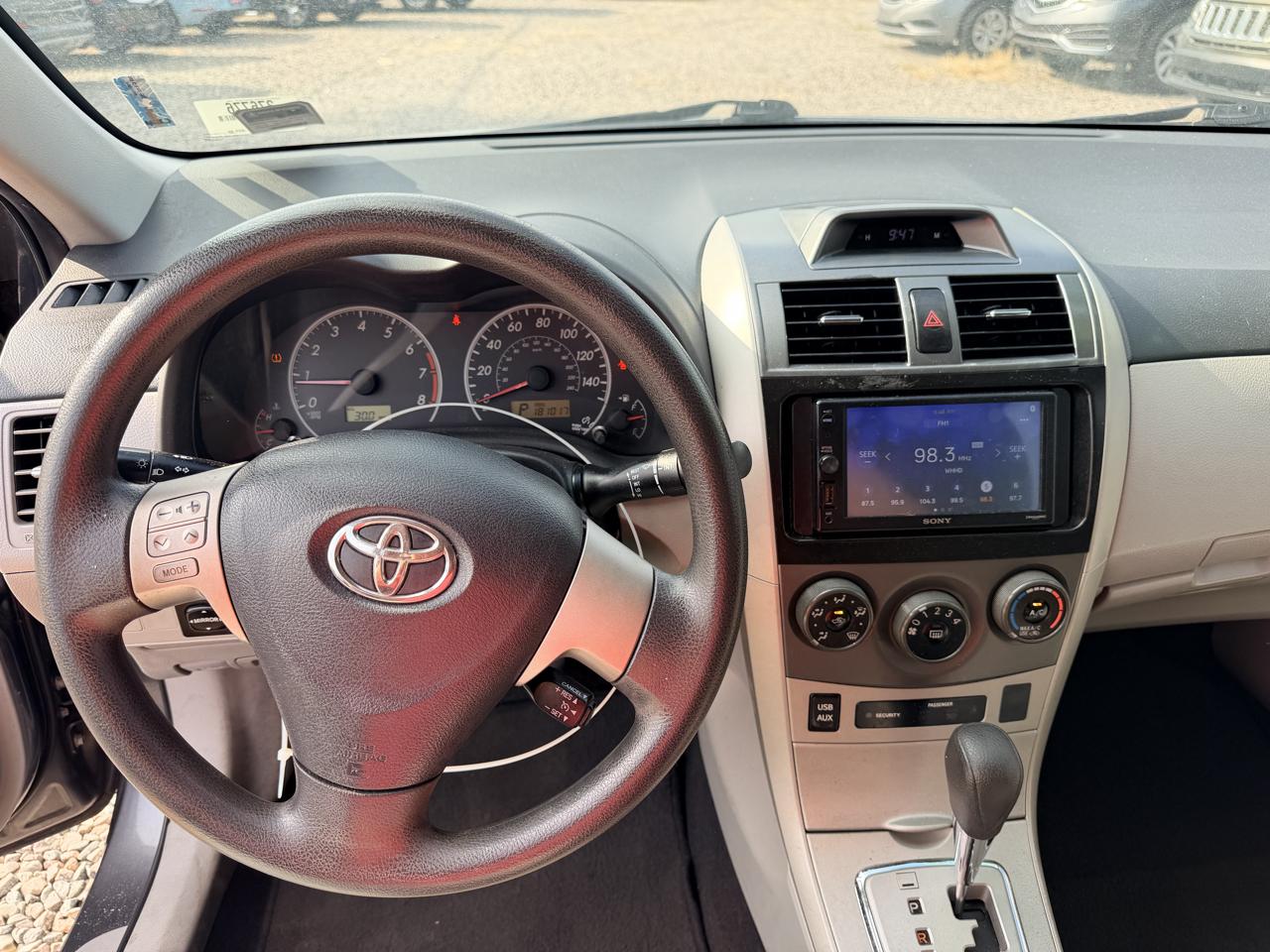 Toyota Corolla LE 4-Speed AT 2013