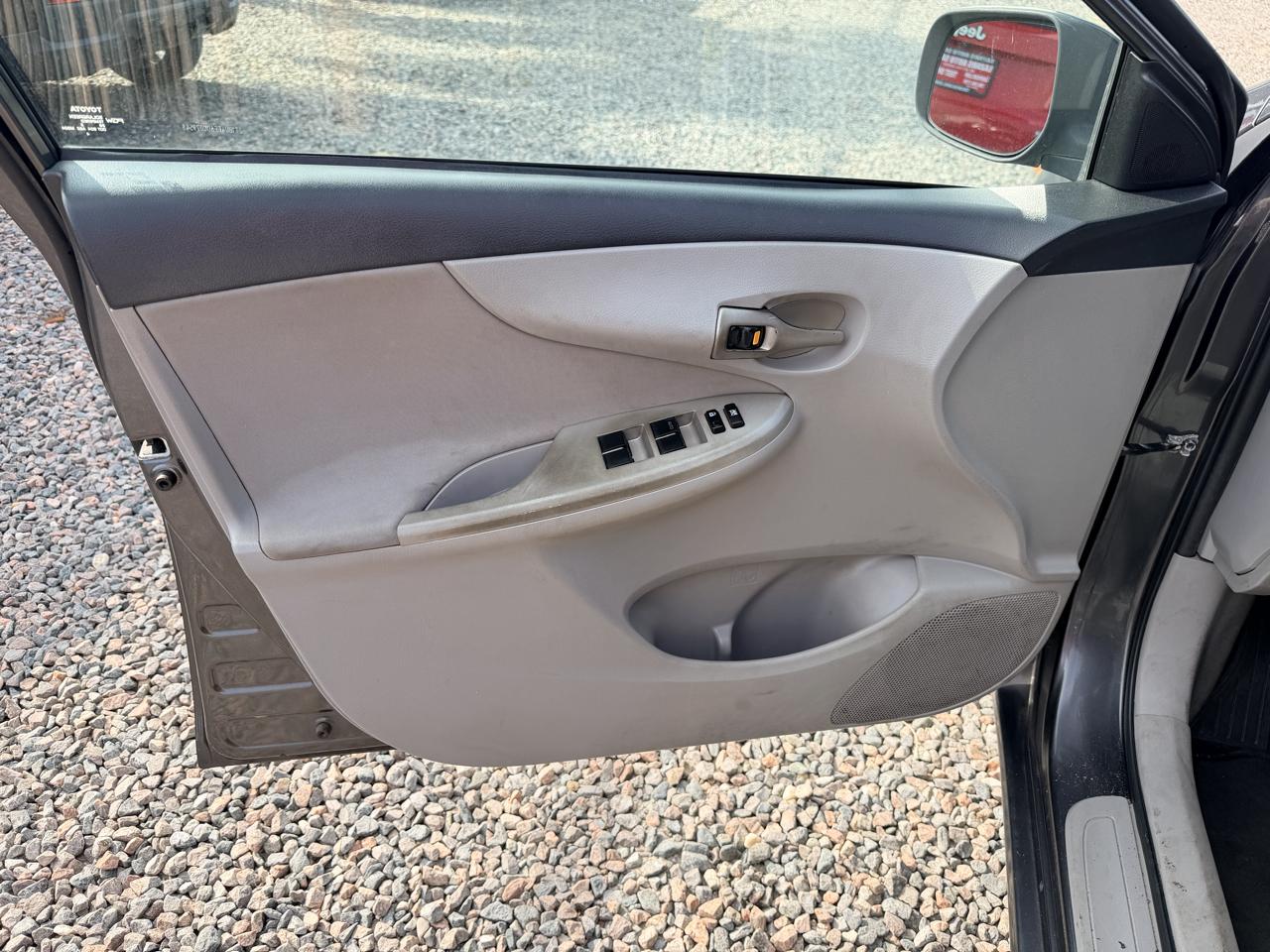 Toyota Corolla LE 4-Speed AT 2013