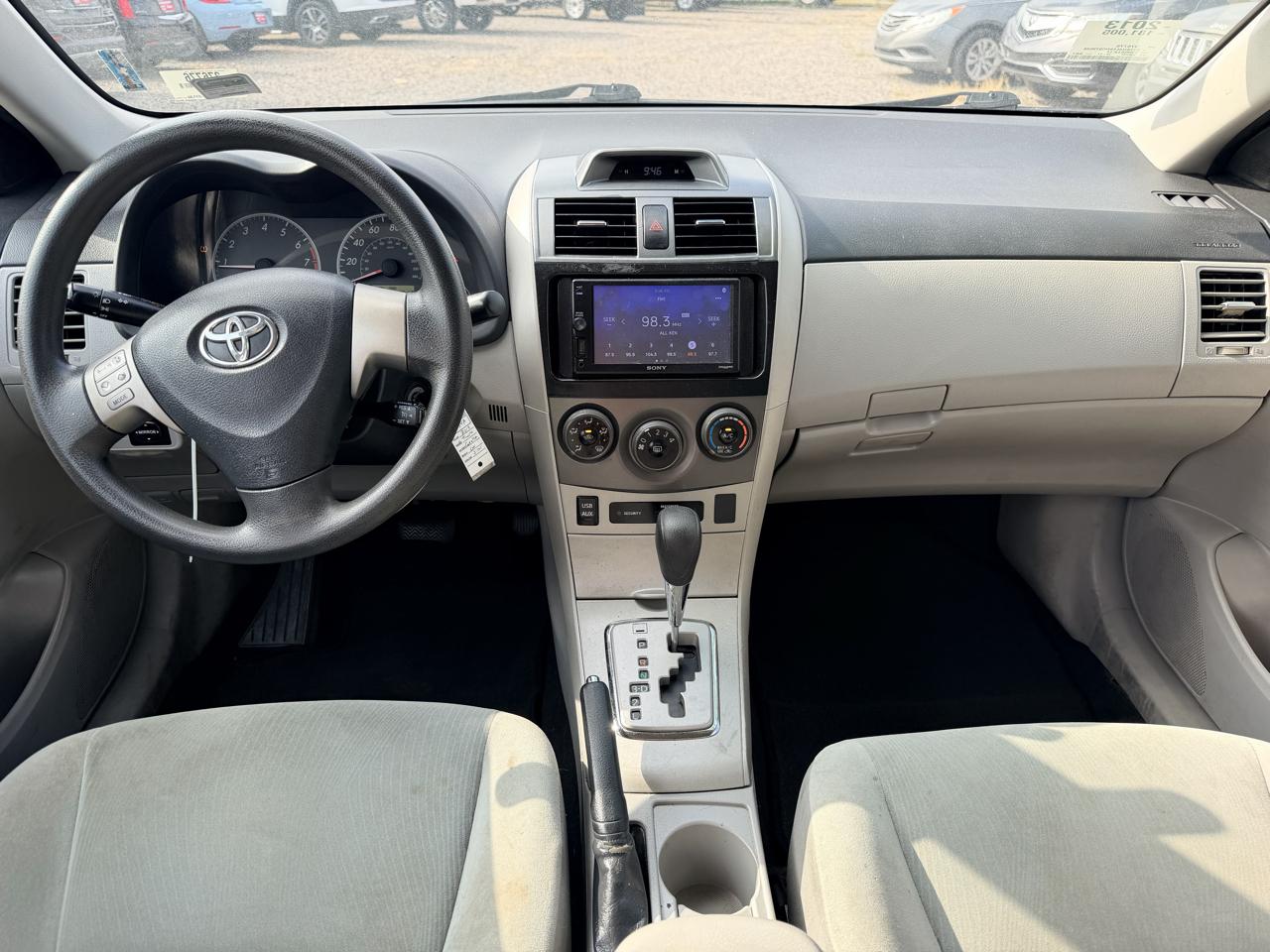 Toyota Corolla LE 4-Speed AT 2013