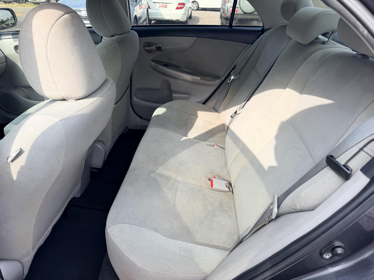 Toyota Corolla LE 4-Speed AT 2013