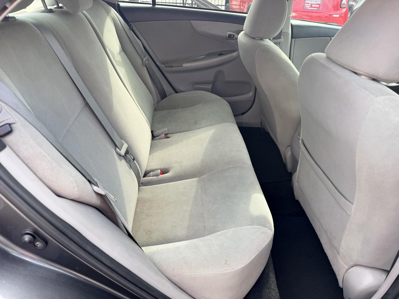 Toyota Corolla LE 4-Speed AT 2013