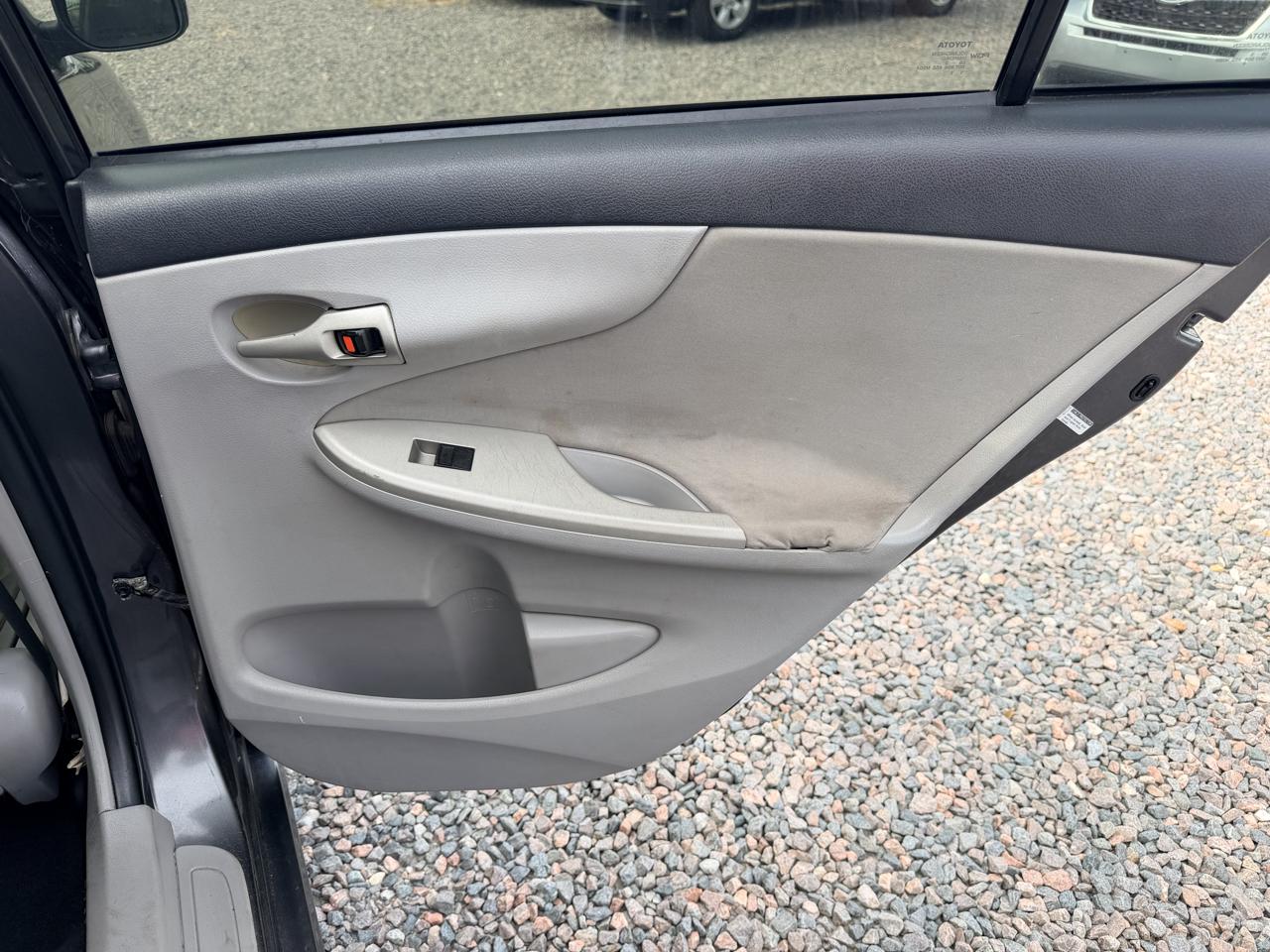 Toyota Corolla LE 4-Speed AT 2013