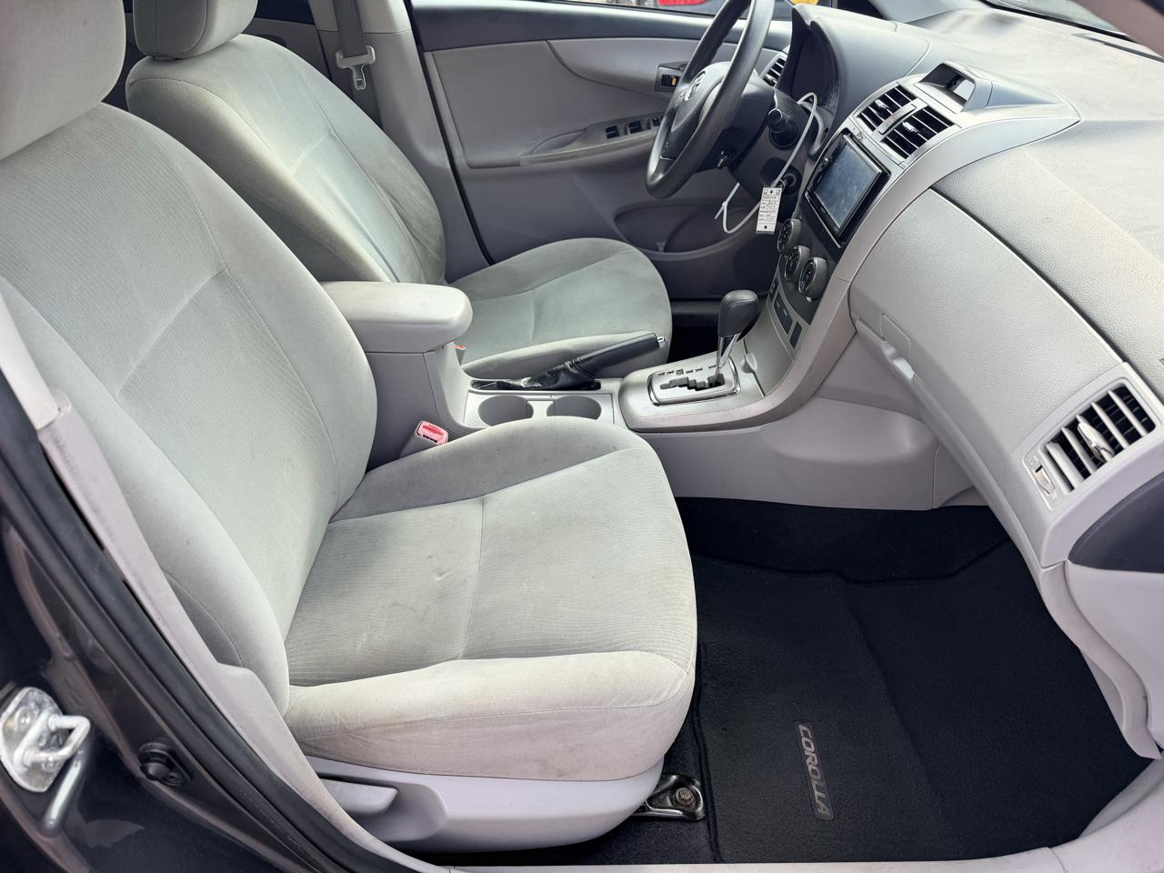Toyota Corolla LE 4-Speed AT 2013