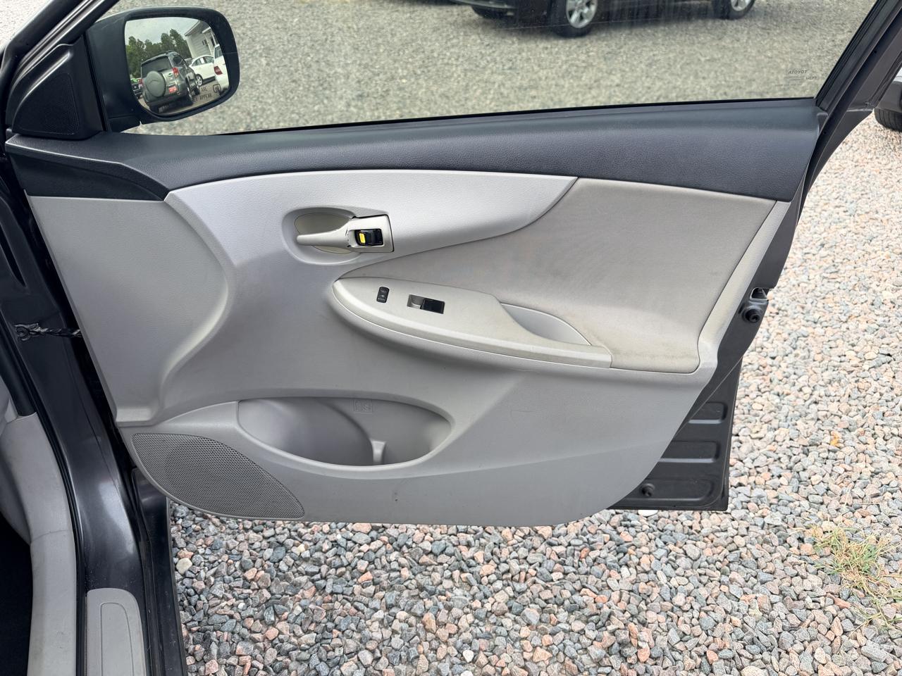 Toyota Corolla LE 4-Speed AT 2013