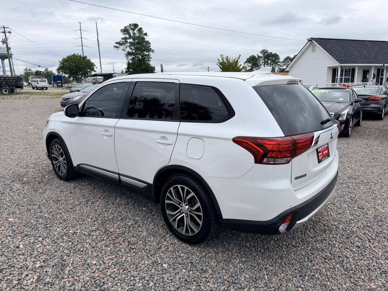 Mitsubishi Outlander SE 2WD 2017