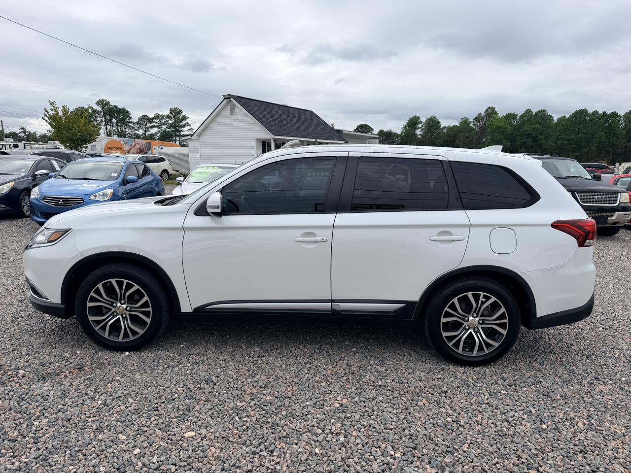 Mitsubishi Outlander SE 2WD 2017