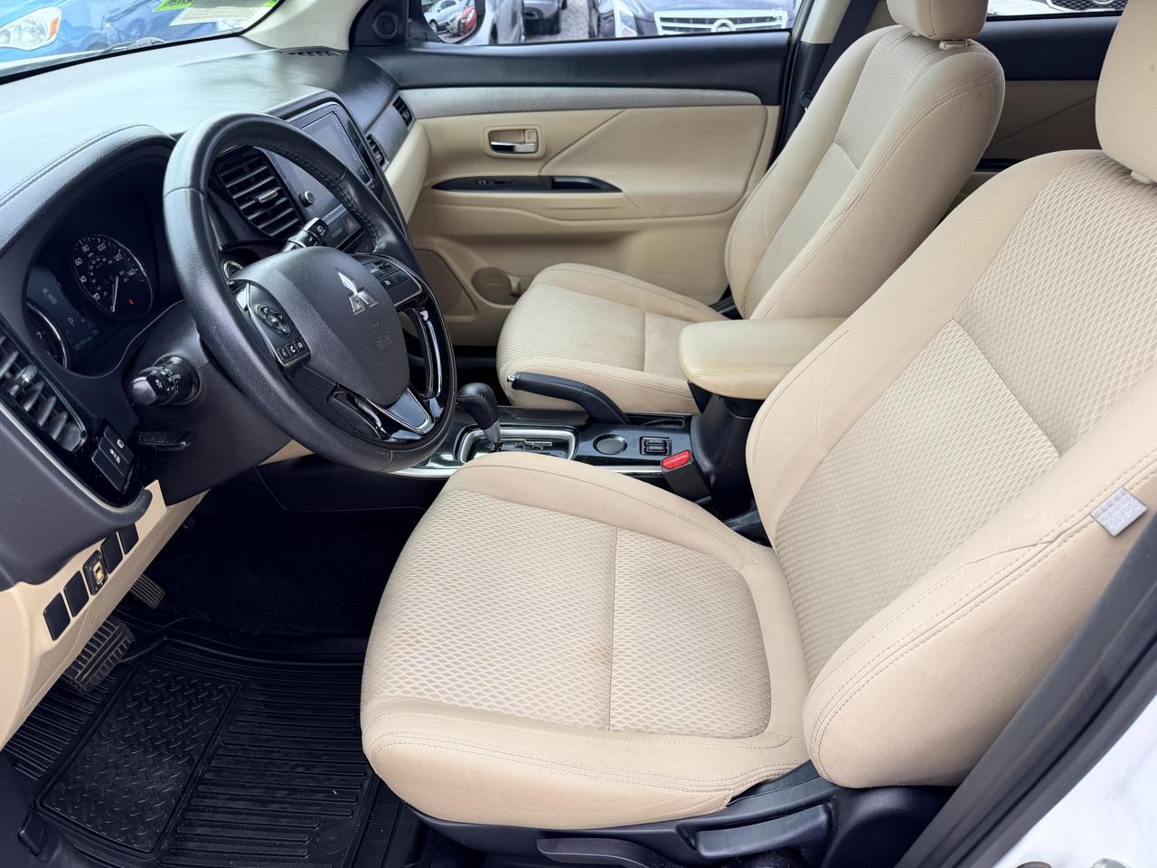 Mitsubishi Outlander SE 2WD 2017