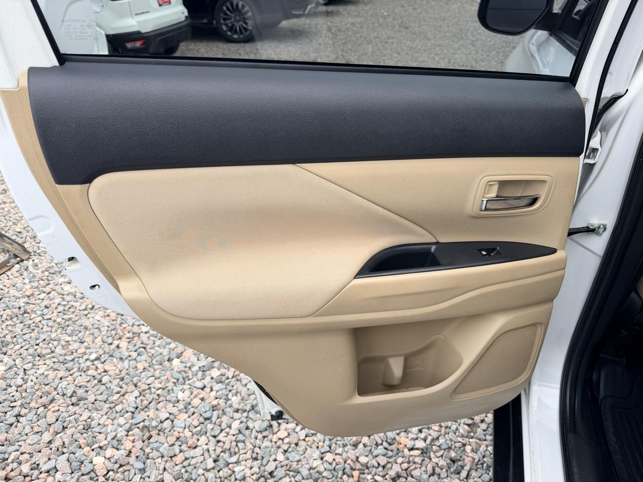 Mitsubishi Outlander SE 2WD 2017