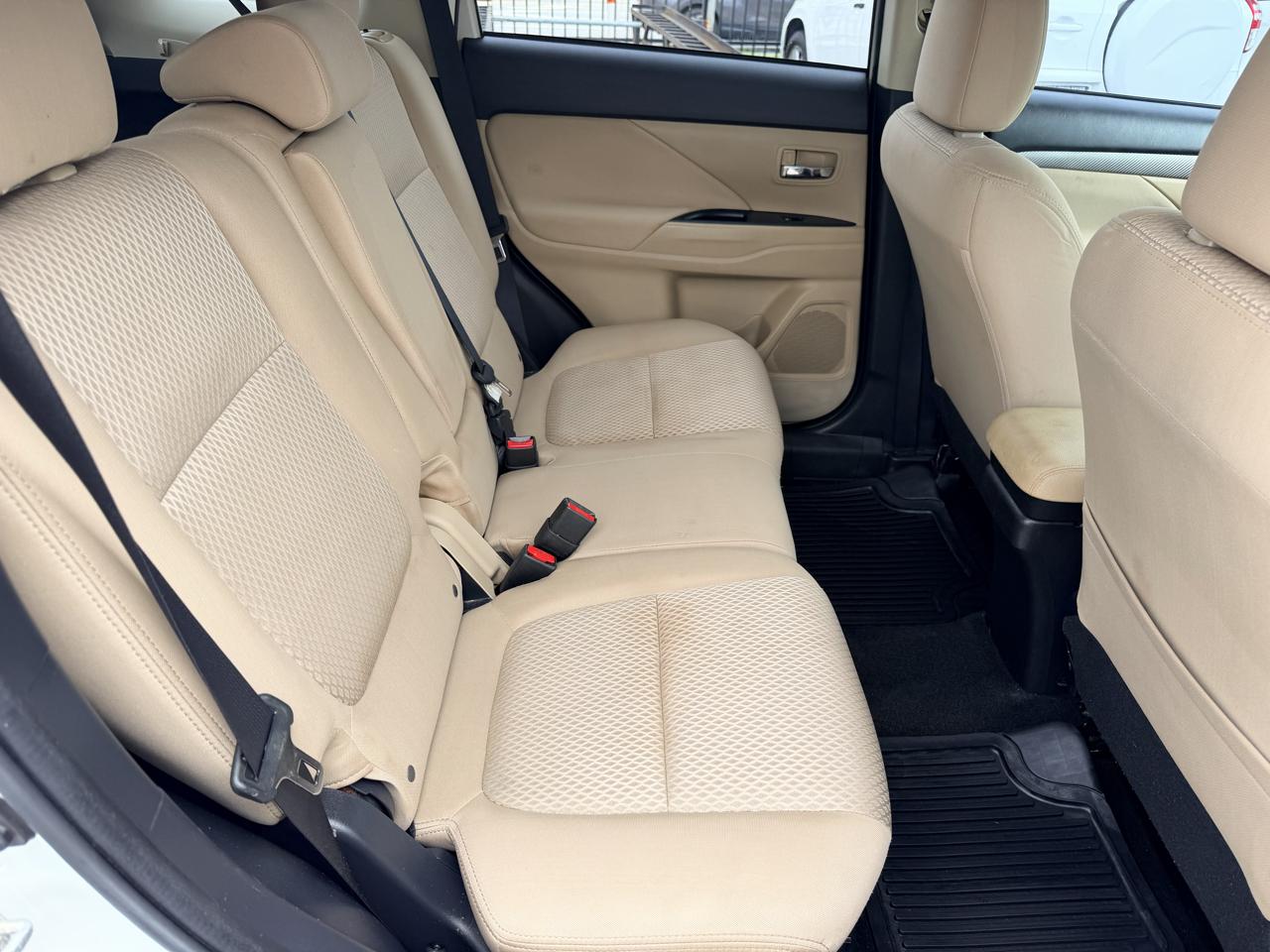 Mitsubishi Outlander SE 2WD 2017