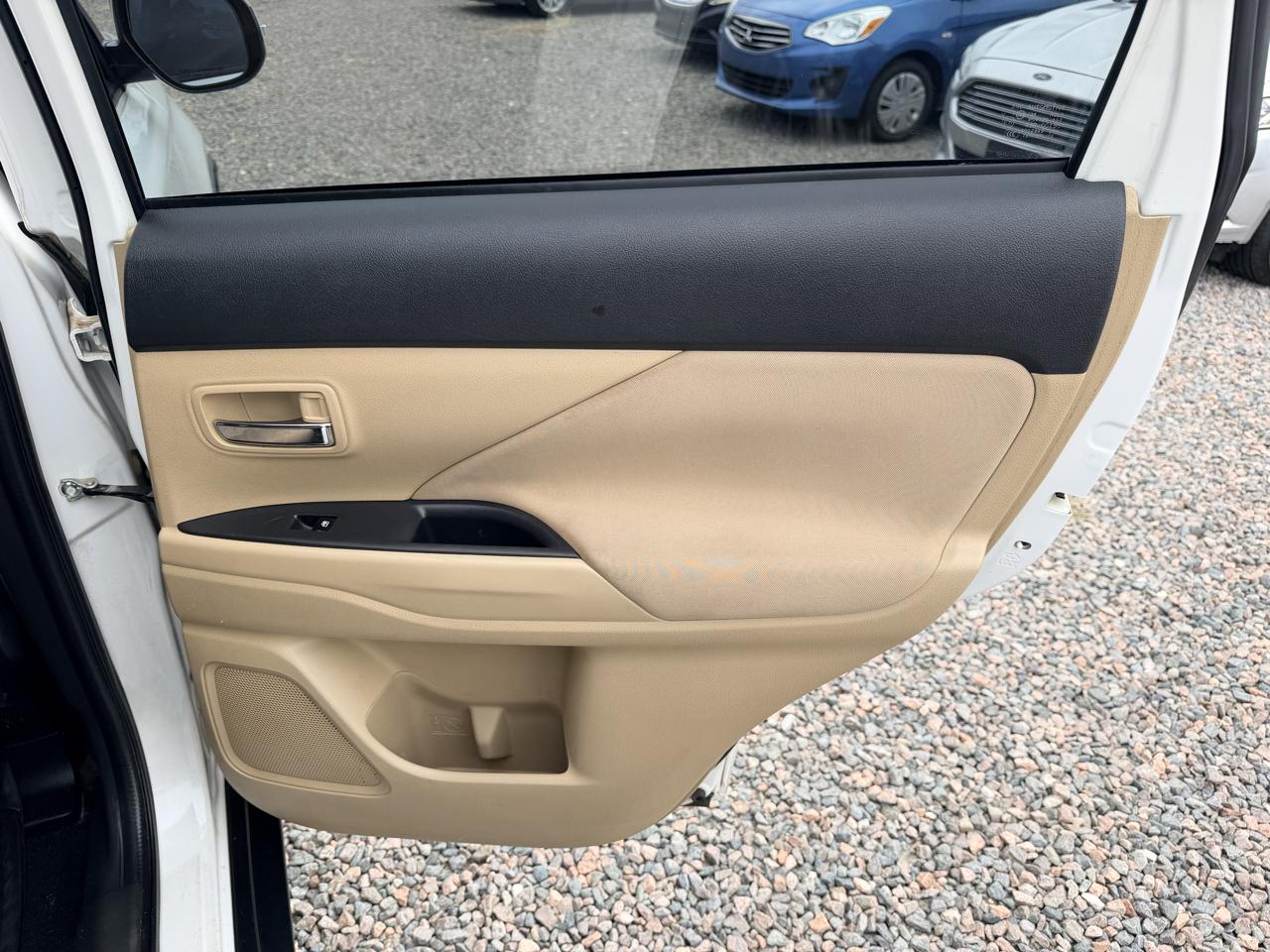 Mitsubishi Outlander SE 2WD 2017