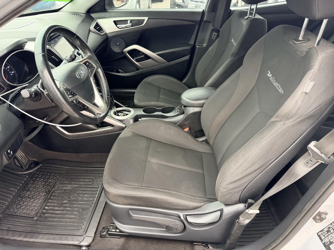 Hyundai Veloster Base 6AT 2017