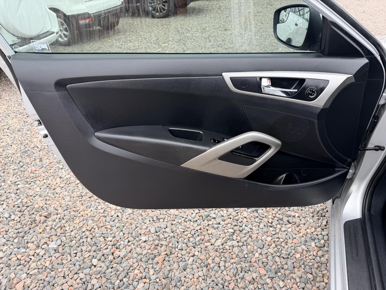 Hyundai Veloster Base 6AT 2017
