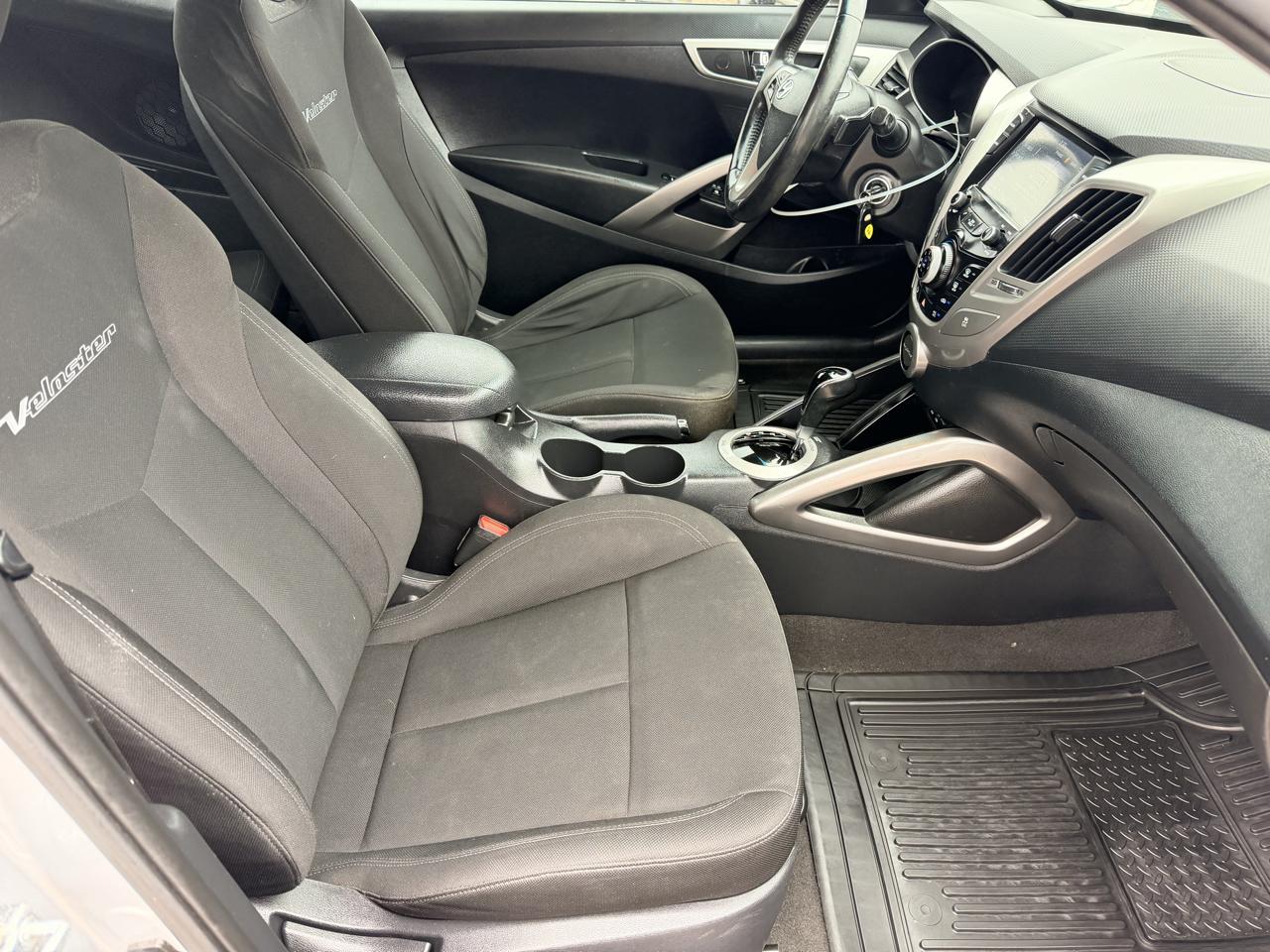 Hyundai Veloster Base 6AT 2017