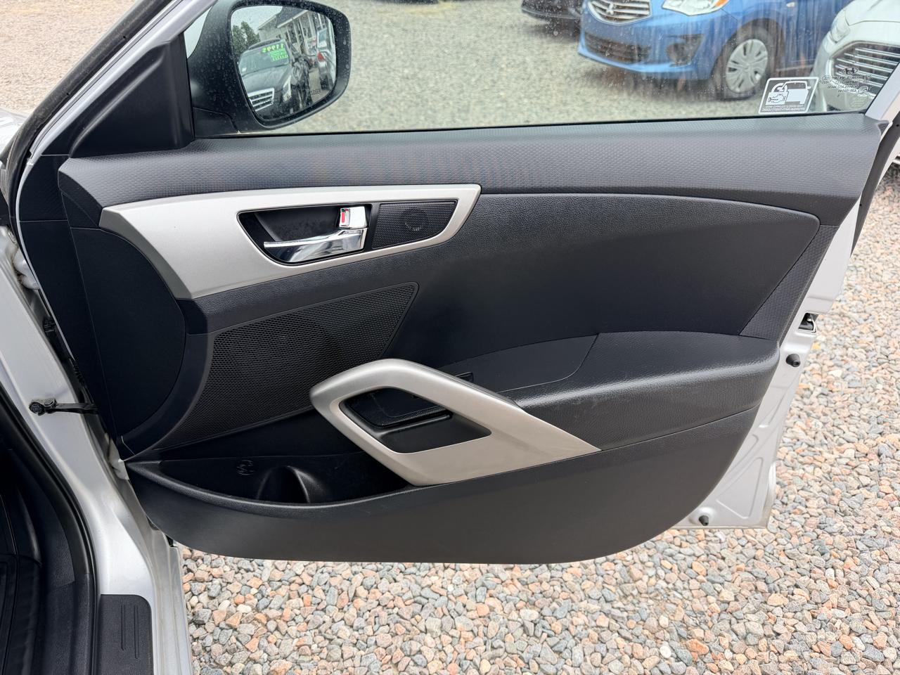 Hyundai Veloster Base 6AT 2017