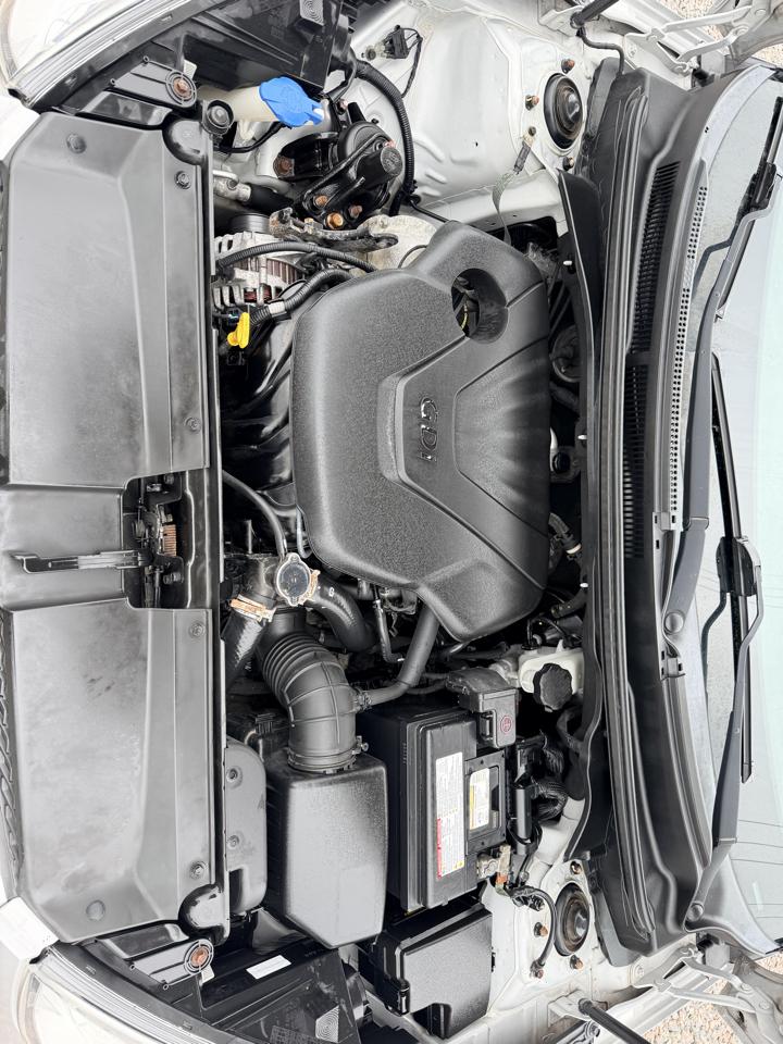 Hyundai Veloster Base 6AT 2017