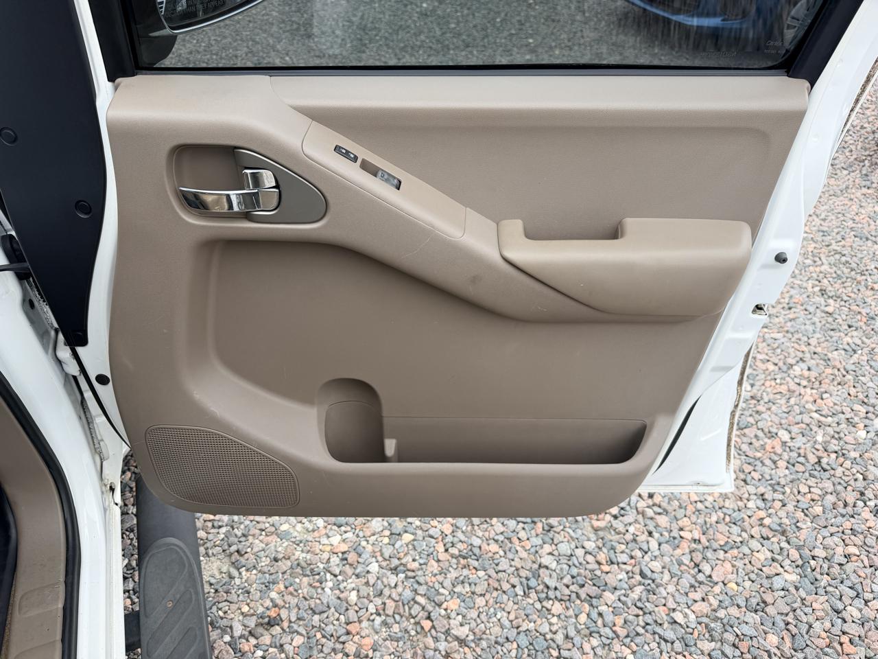 Nissan Frontier SL Crew Cab 2WD 2013