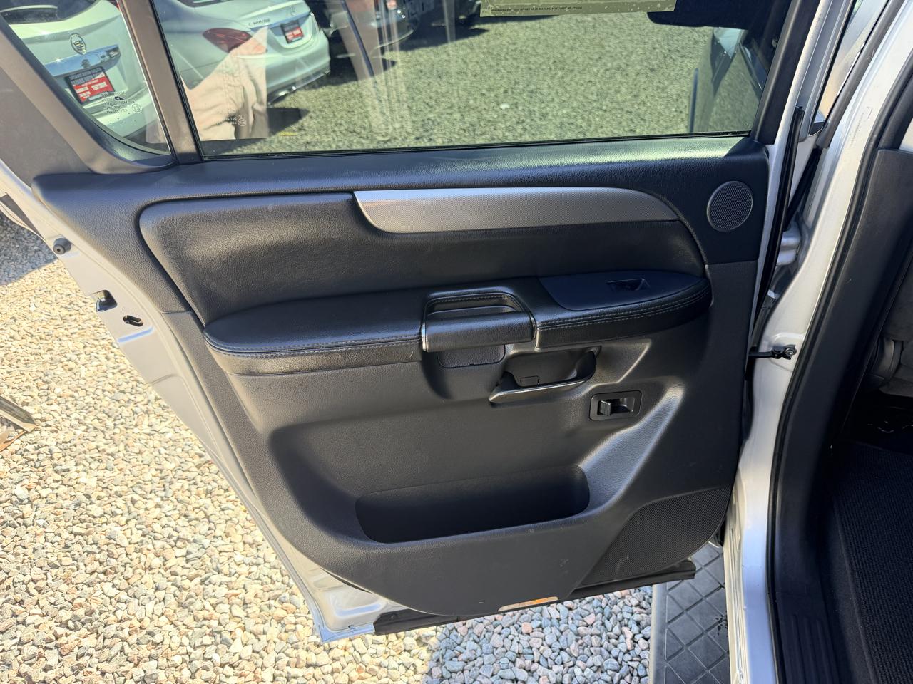 Nissan Armada SV 2WD 2012