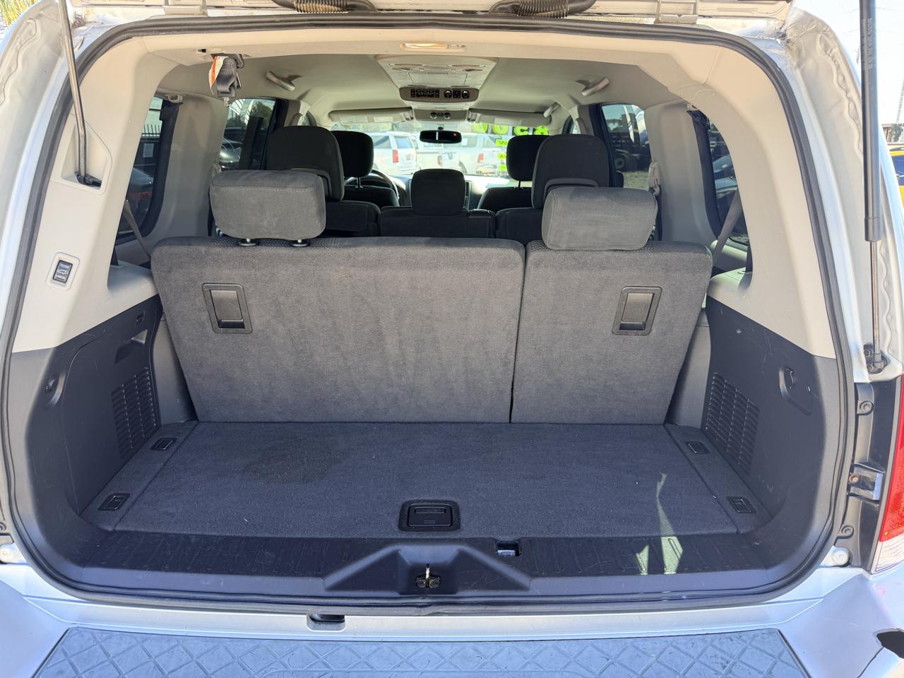 Nissan Armada SV 2WD 2012