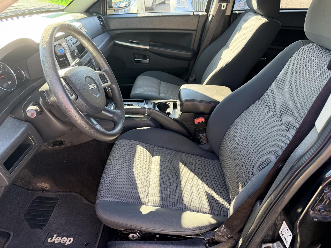 Jeep Grand Cherokee Laredo 4WD 2010