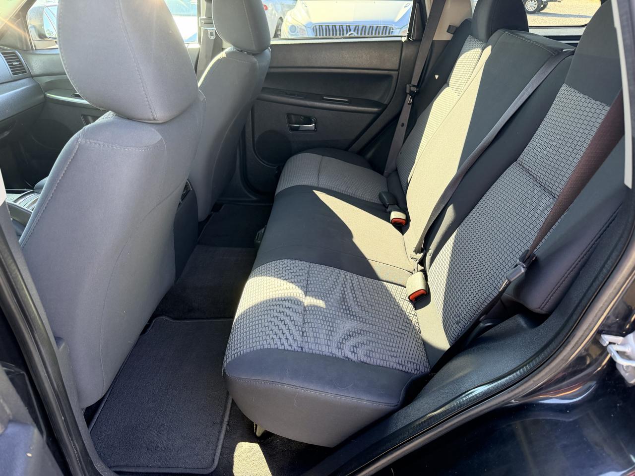 Jeep Grand Cherokee Laredo 4WD 2010