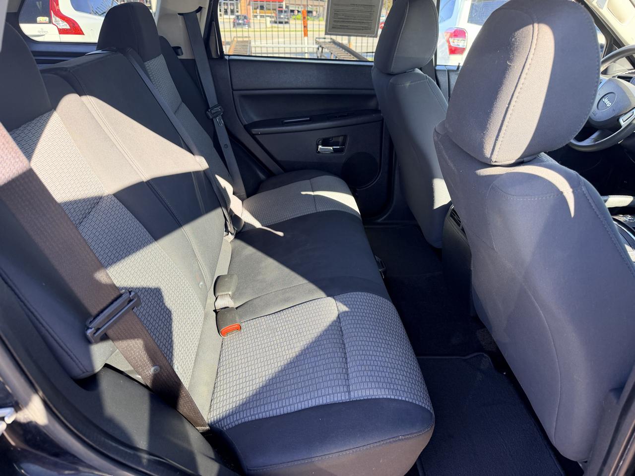 Jeep Grand Cherokee Laredo 4WD 2010