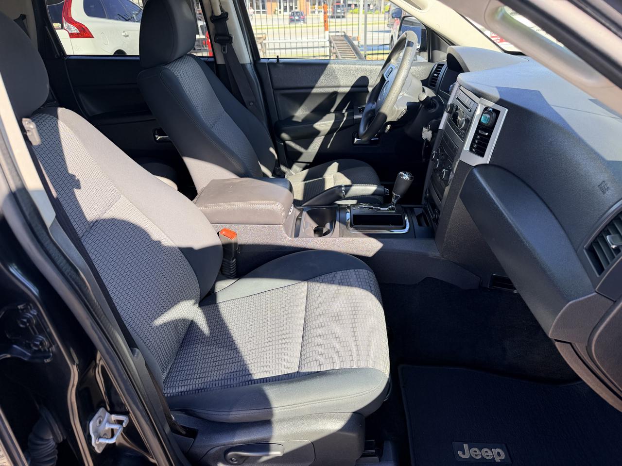 Jeep Grand Cherokee Laredo 4WD 2010