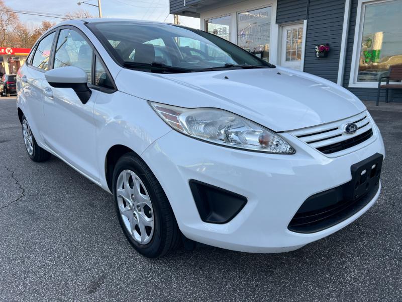 2013 Ford Fiesta S Sedan