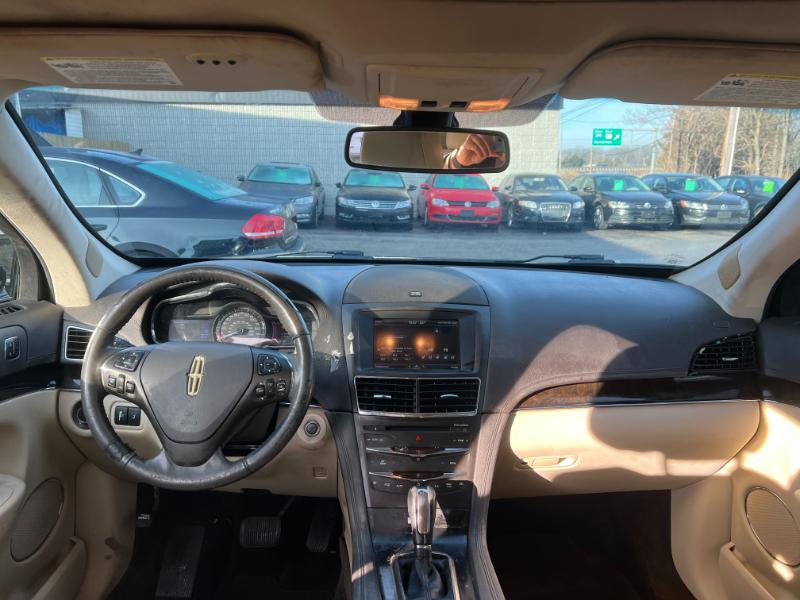 Lincoln MKT 3.5L with EcoBoost AWD 2015