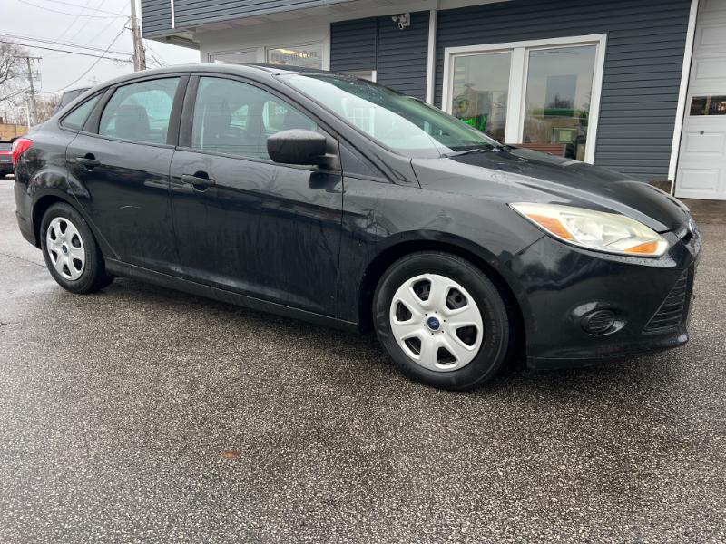 Ford Focus S Sedan 2014