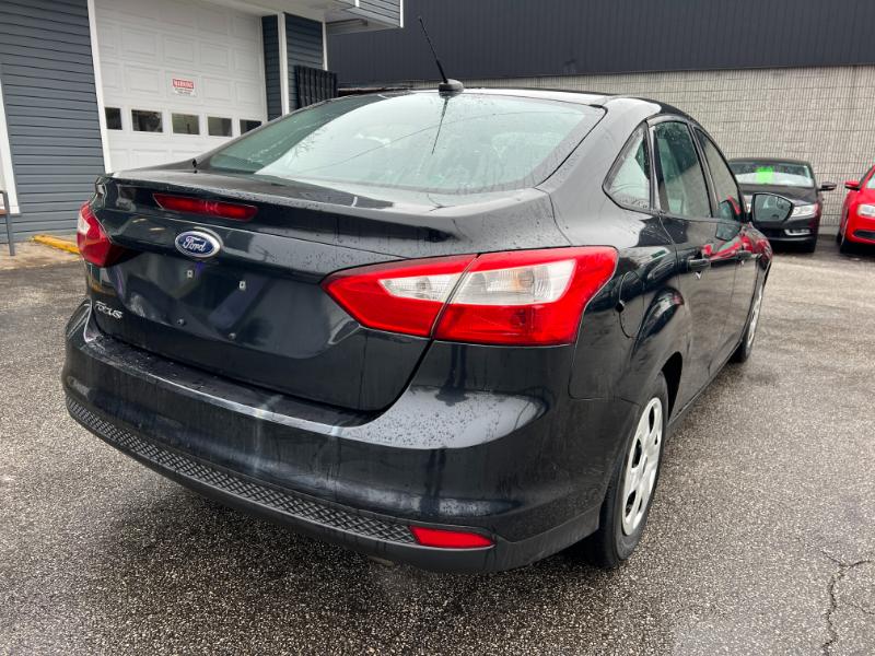 Ford Focus S Sedan 2014