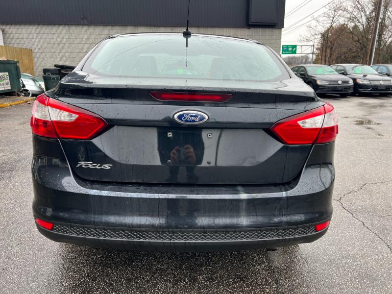 Ford Focus S Sedan 2014