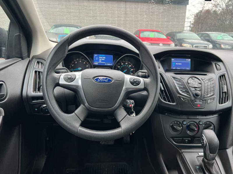 Ford Focus S Sedan 2014