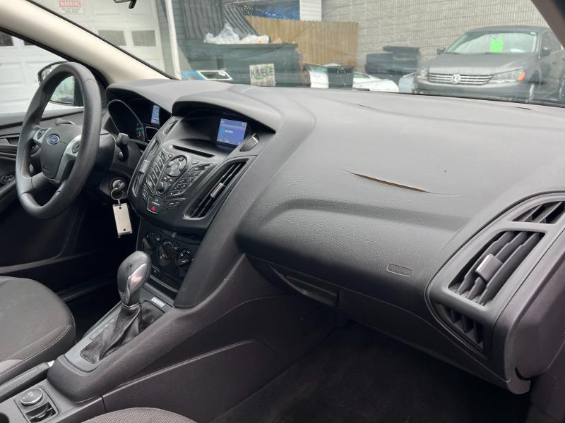 Ford Focus S Sedan 2014
