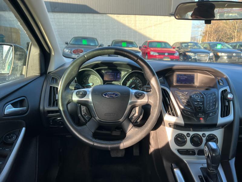 Ford Focus SE Sedan 2013