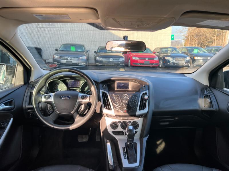 Ford Focus SE Sedan 2013