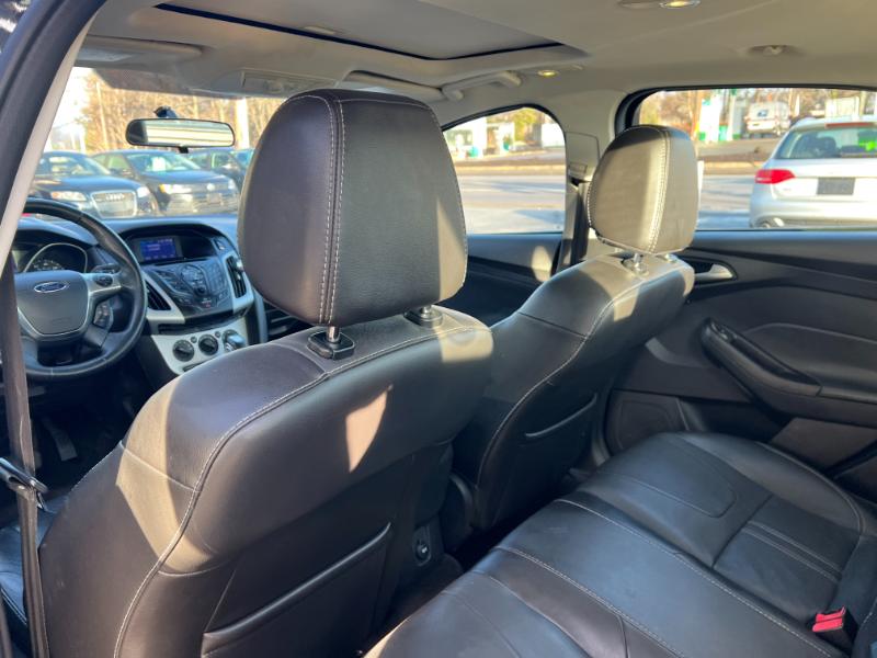 Ford Focus SE Sedan 2013