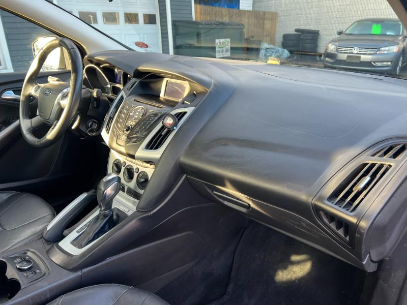 Ford Focus SE Sedan 2013