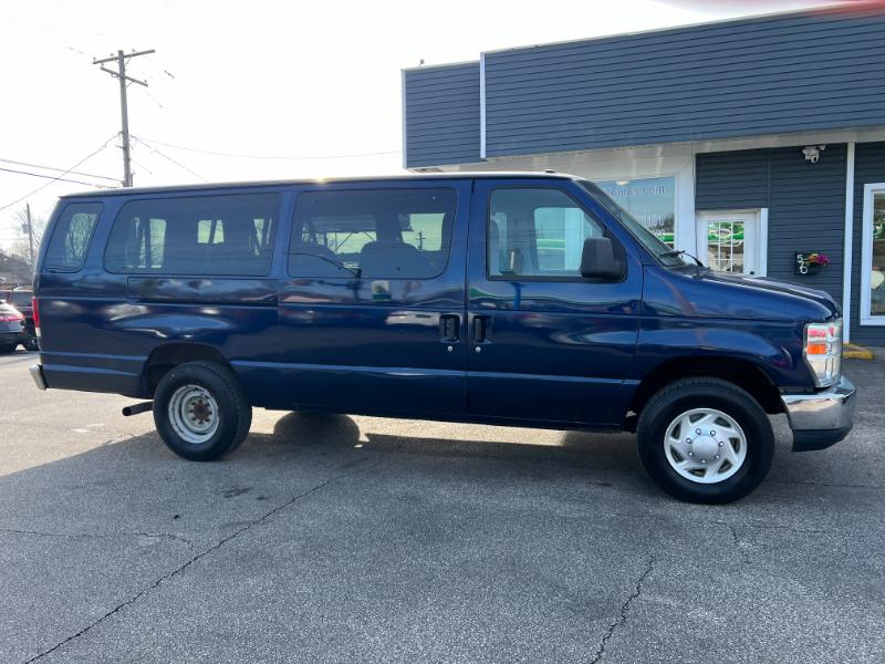 Ford Econoline E-350 XLT Super Duty Extended 2012
